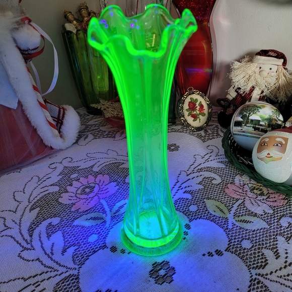 Vintage Other - Imperial Green Depression Vaseline Glass Vase GLOWS! AS IS